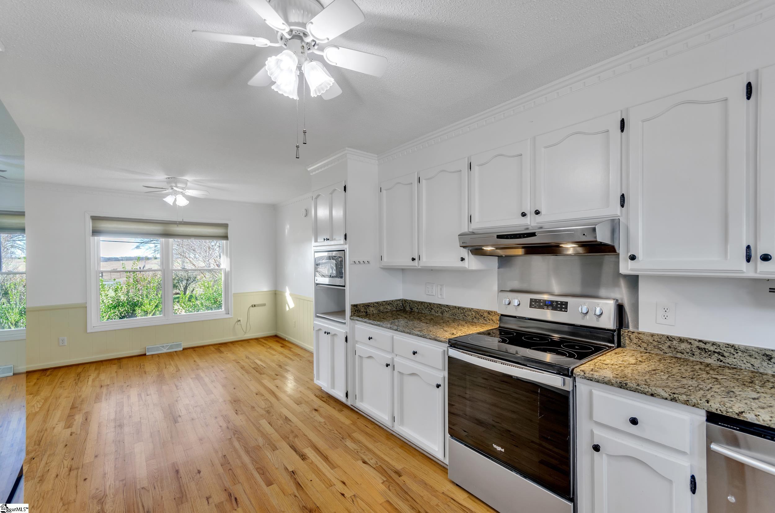 3180 Highway 357 Lyman, SC 29365 - Photo 14 of 50 Newer Stainless Whirlpool Range/Oven