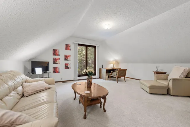 $649,900 | 483 Roxbury Road, Valparaiso, IN 46385