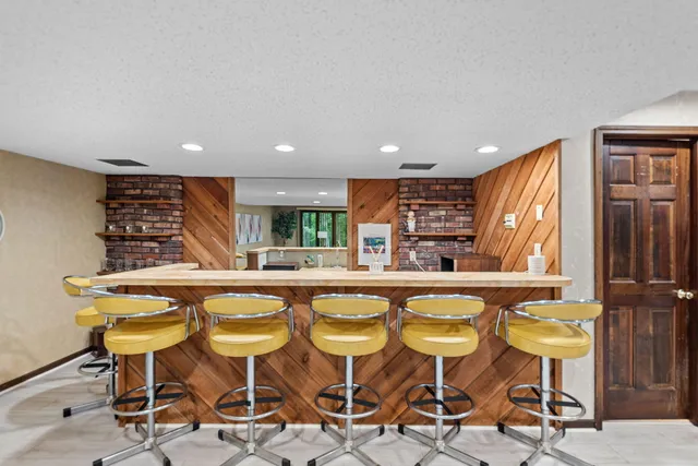 $649,900 | 483 Roxbury Road, Valparaiso, IN 46385