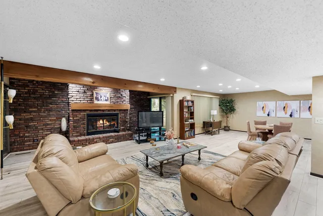 $649,900 | 483 Roxbury Road, Valparaiso, IN 46385