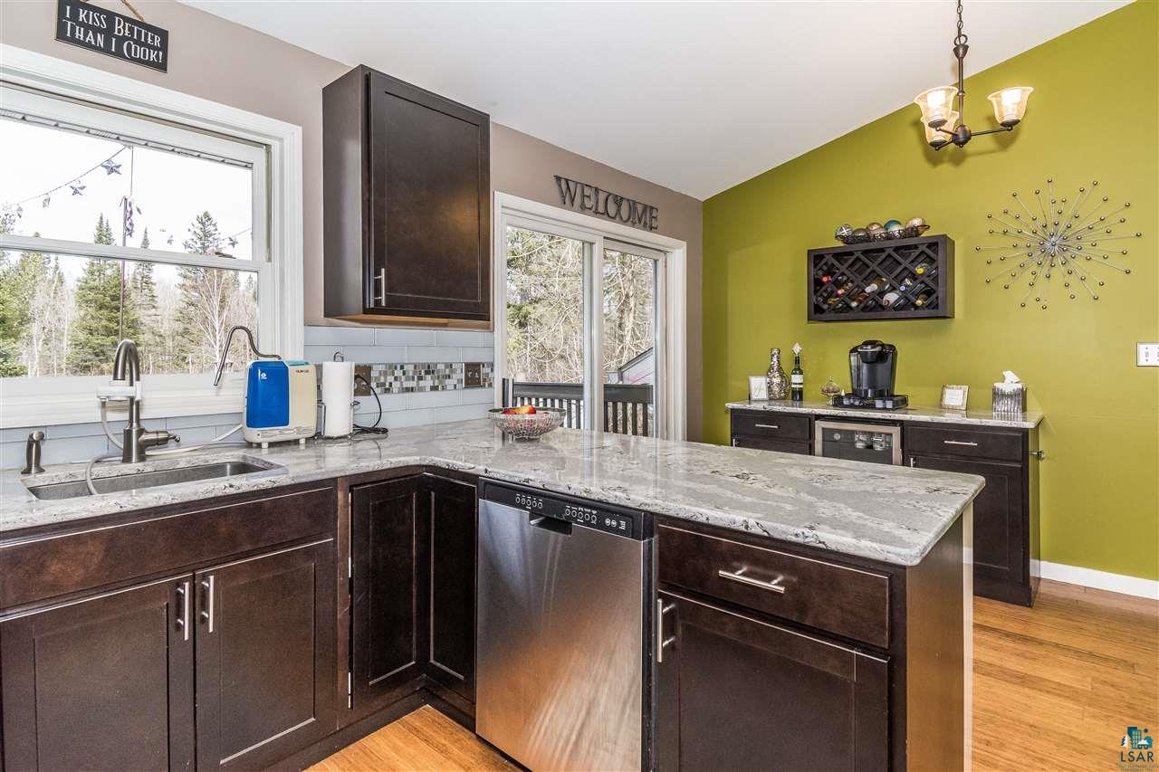 25 Riverside Road Esko, MN 55733 - Photo 10 of 33 Kitchen