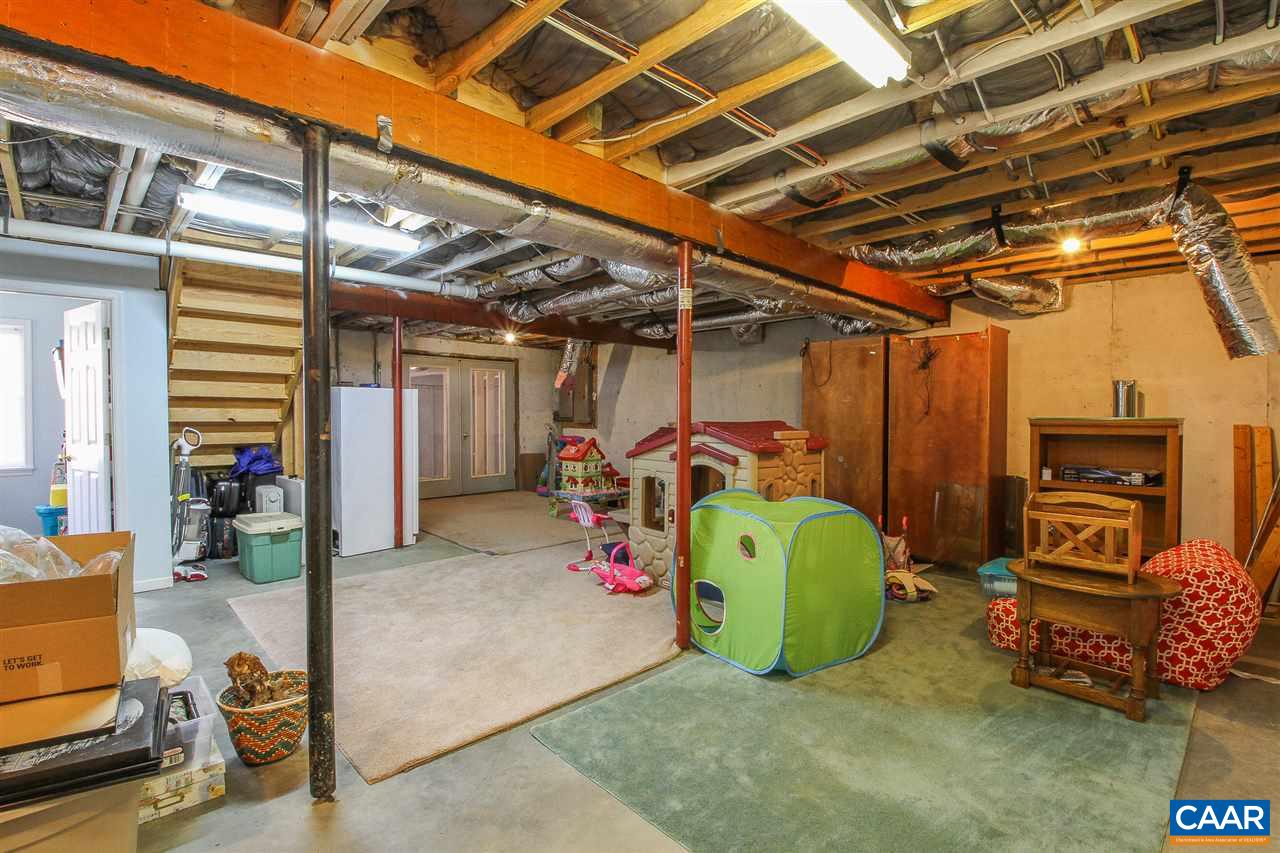 364 Lake Road Troy, VA 22974 - Photo 23 of 25 a view of a room with gym equipment