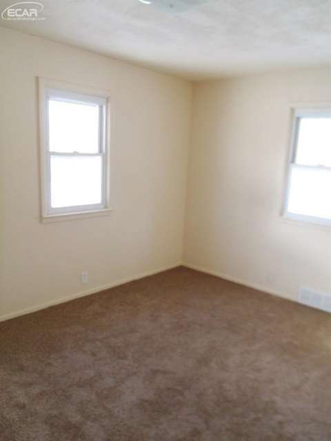 4324 Van Slyke Road Flint, MI 48507 - Photo 20 of 41 20428128-19.JPG
