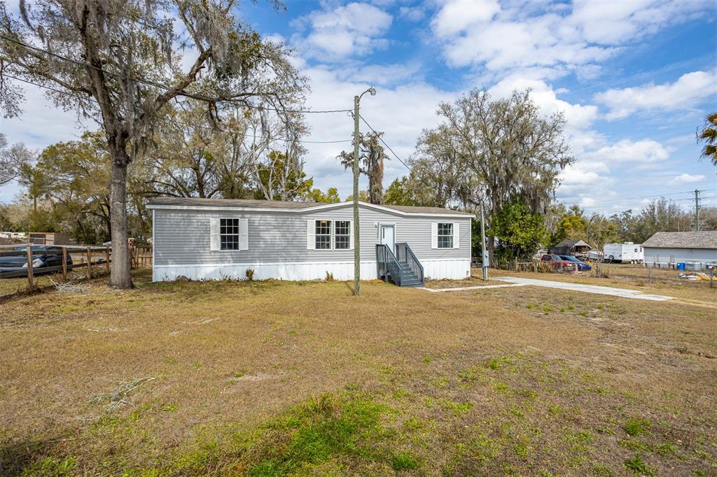 40545 Stewart Road Zephyrhills, FL 33540 - Photo 4 of 24