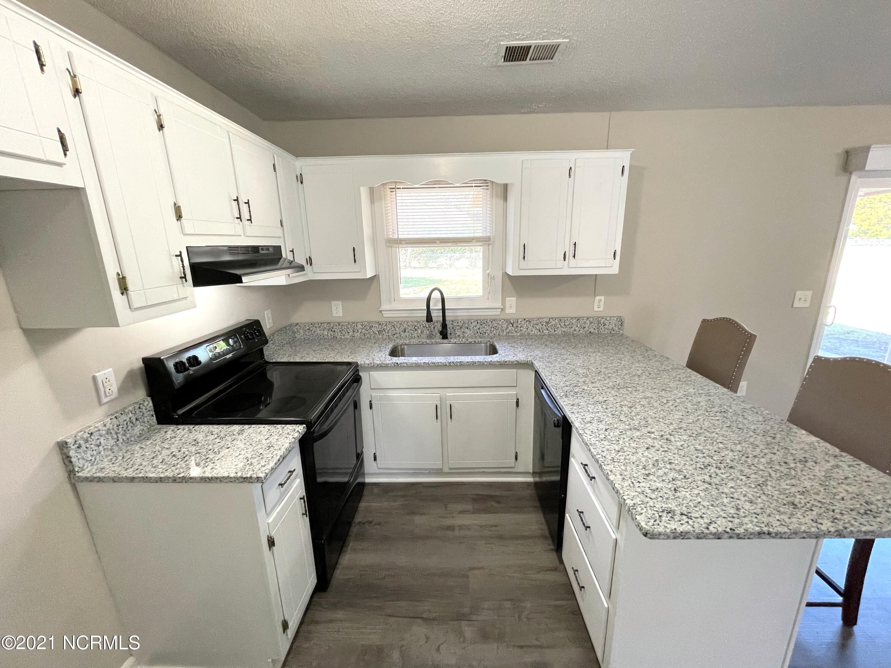 627 Albemarle Road Wilmington, NC 28405 - Photo 2 of 20 8ABD1A5E-D1F8-4CFE-B726-07AF70ABCD05