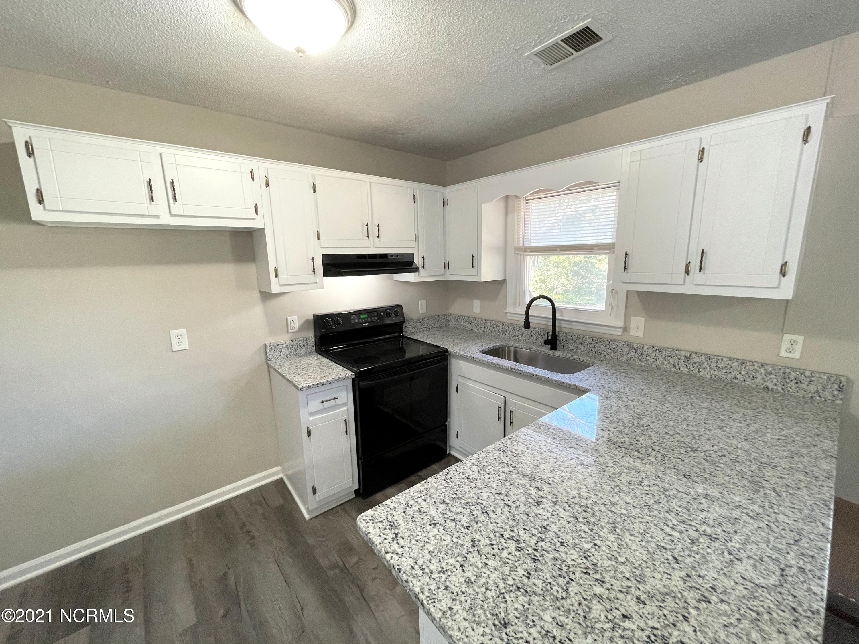 627 Albemarle Road Wilmington, NC 28405 - Photo 3 of 20 65E11679-3EAD-4F39-8275-644E84C7AD92