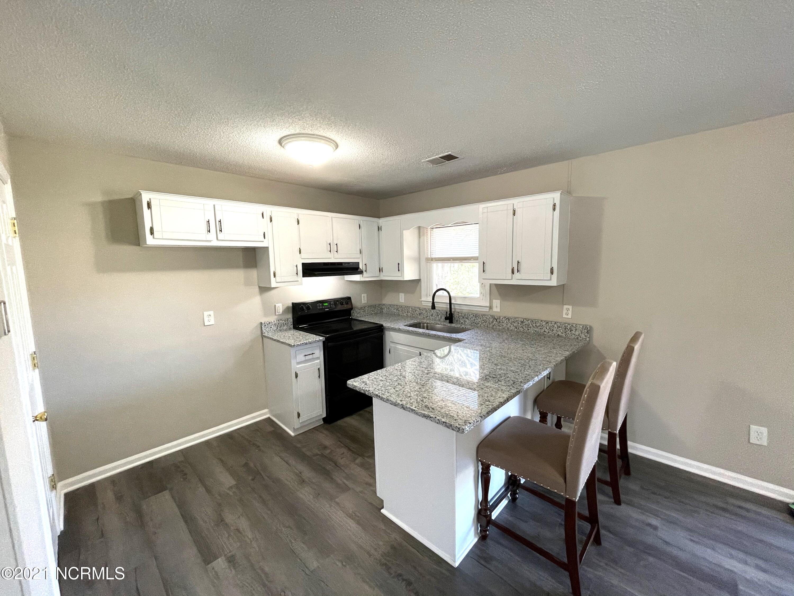 627 Albemarle Road Wilmington, NC 28405 - Photo 4 of 20 A75D412D-4392-41DB-A425-573BB87691F7