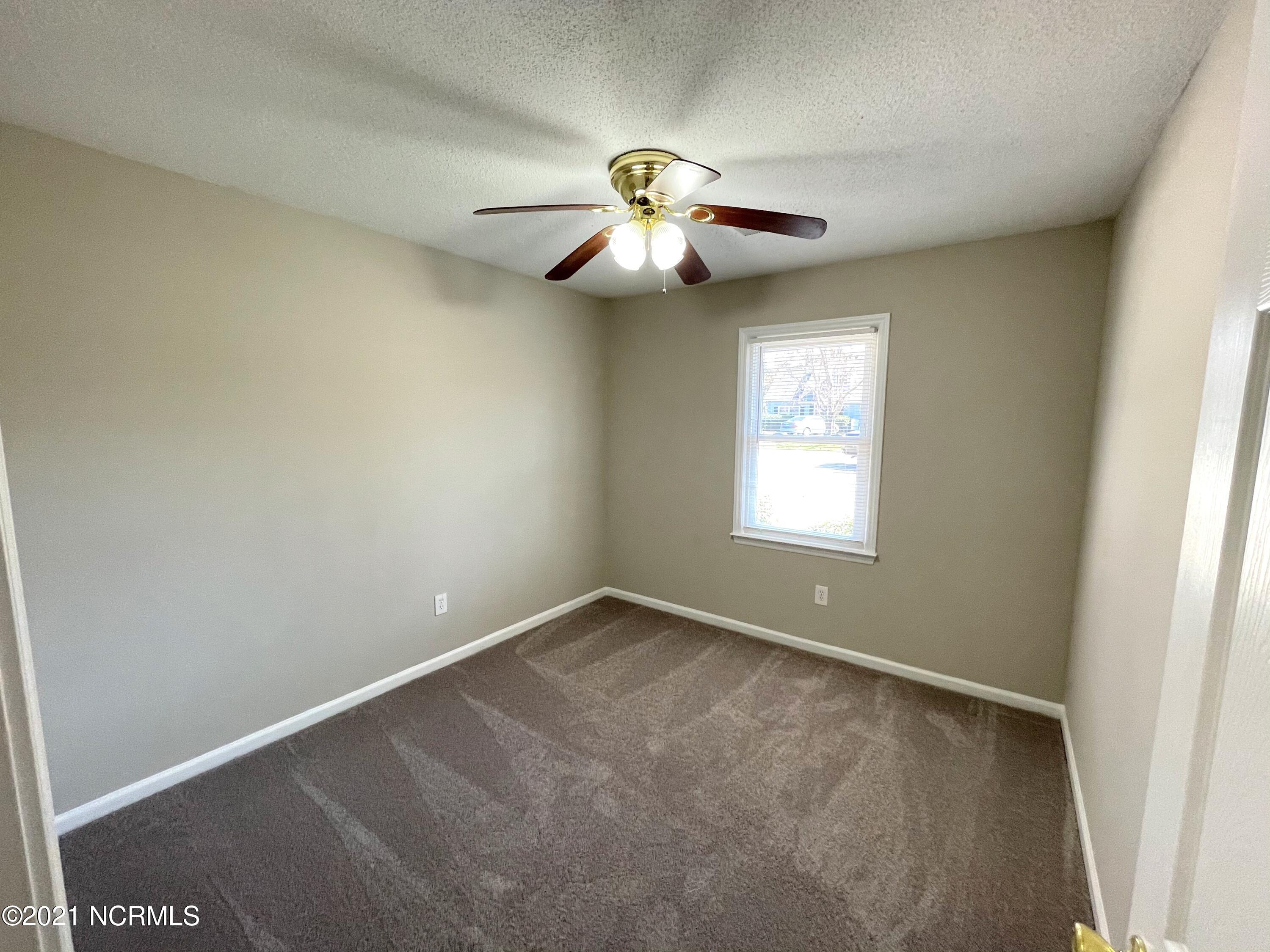 627 Albemarle Road Wilmington, NC 28405 - Photo 8 of 20 8D514444-C1CE-48BC-9192-994EB09BC199
