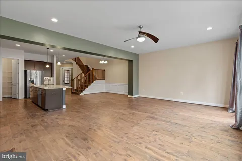 a view of a livingroom with furniture and a ceiling fan