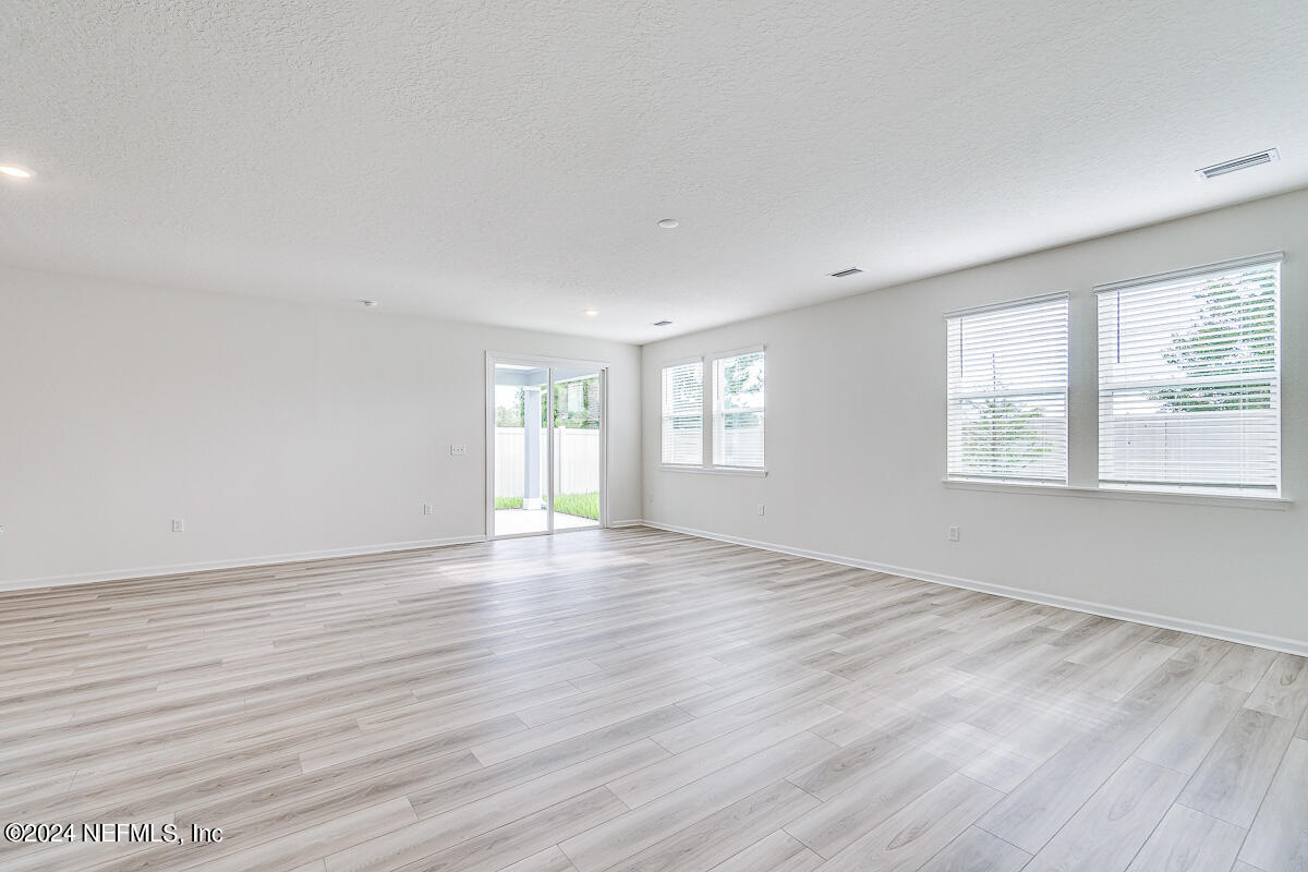 7882 Rippa Vly Way Jacksonville, FL 32222 - Photo 4 of 23 7- Great Room