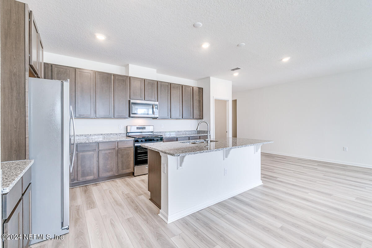 7882 Rippa Vly Way Jacksonville, FL 32222 - Photo 6 of 23 8- kitchen