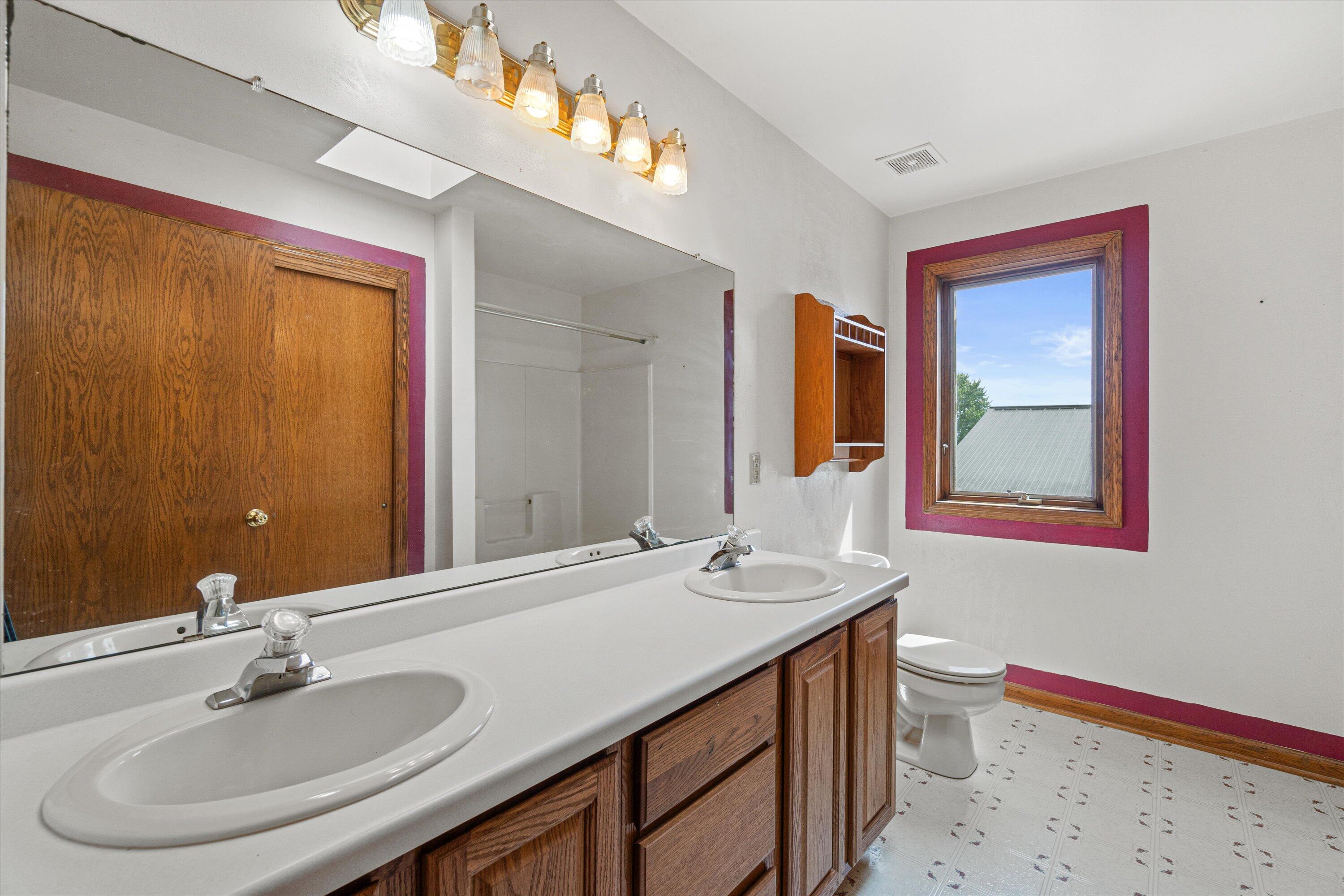 22302 Church Road Dover, WI 53139 - Photo 36 of 80 Ensuite bath