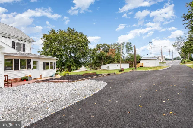 a view of a house with a backyard