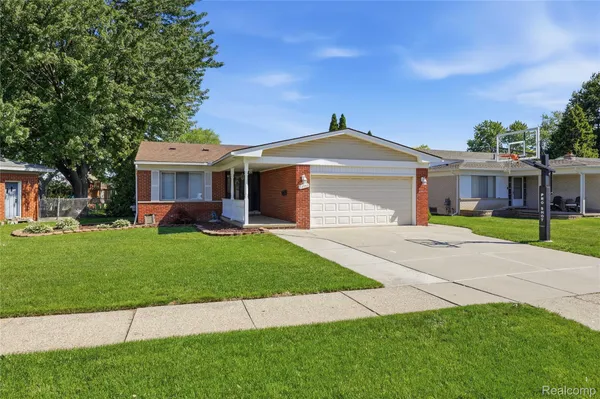 $340,000 | 12943 Brixham Drive, Warren, MI 48088