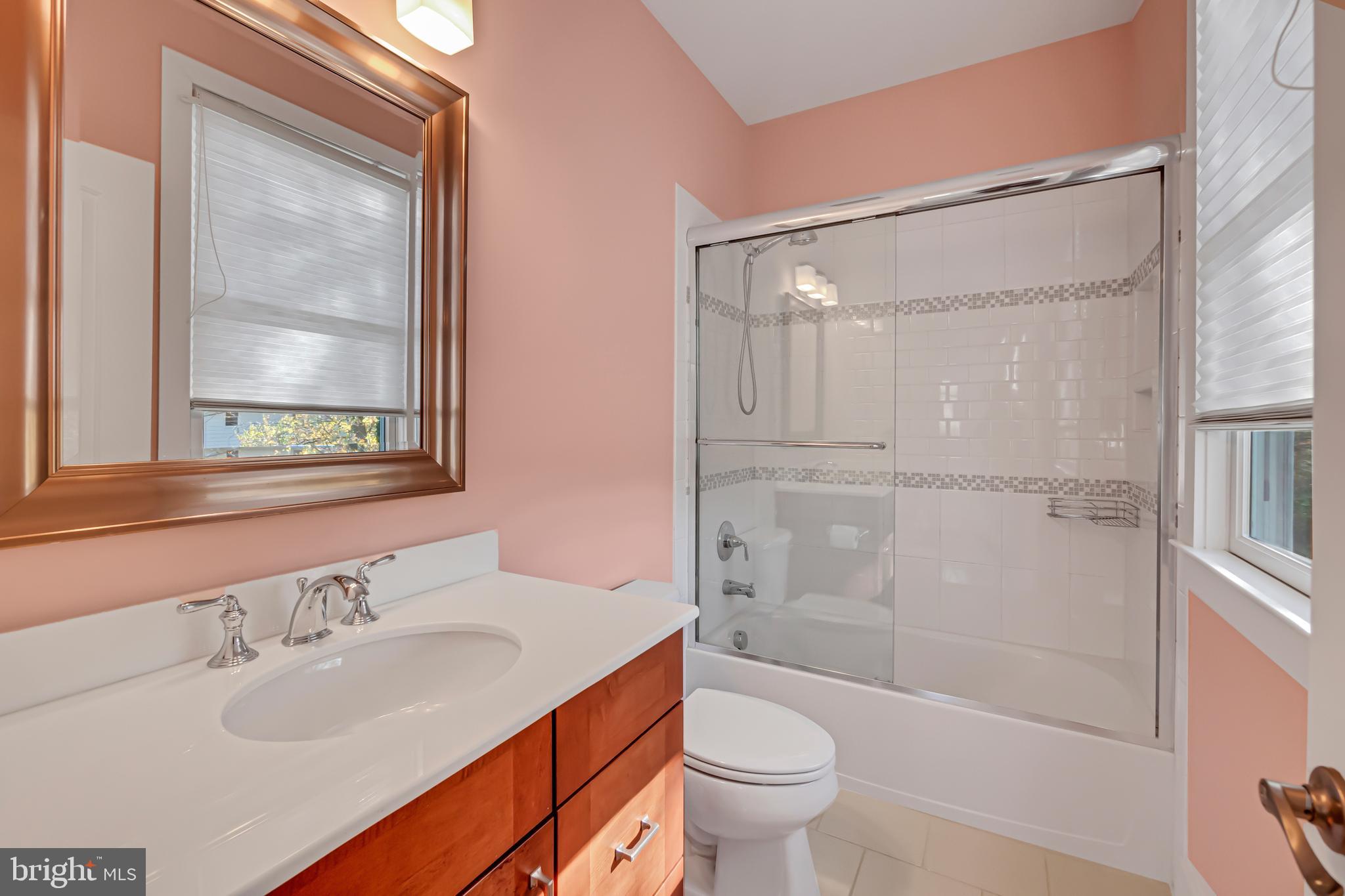 2586 Rambling Road Vienna, VA 22181 - Photo 23 of 51 Private bath