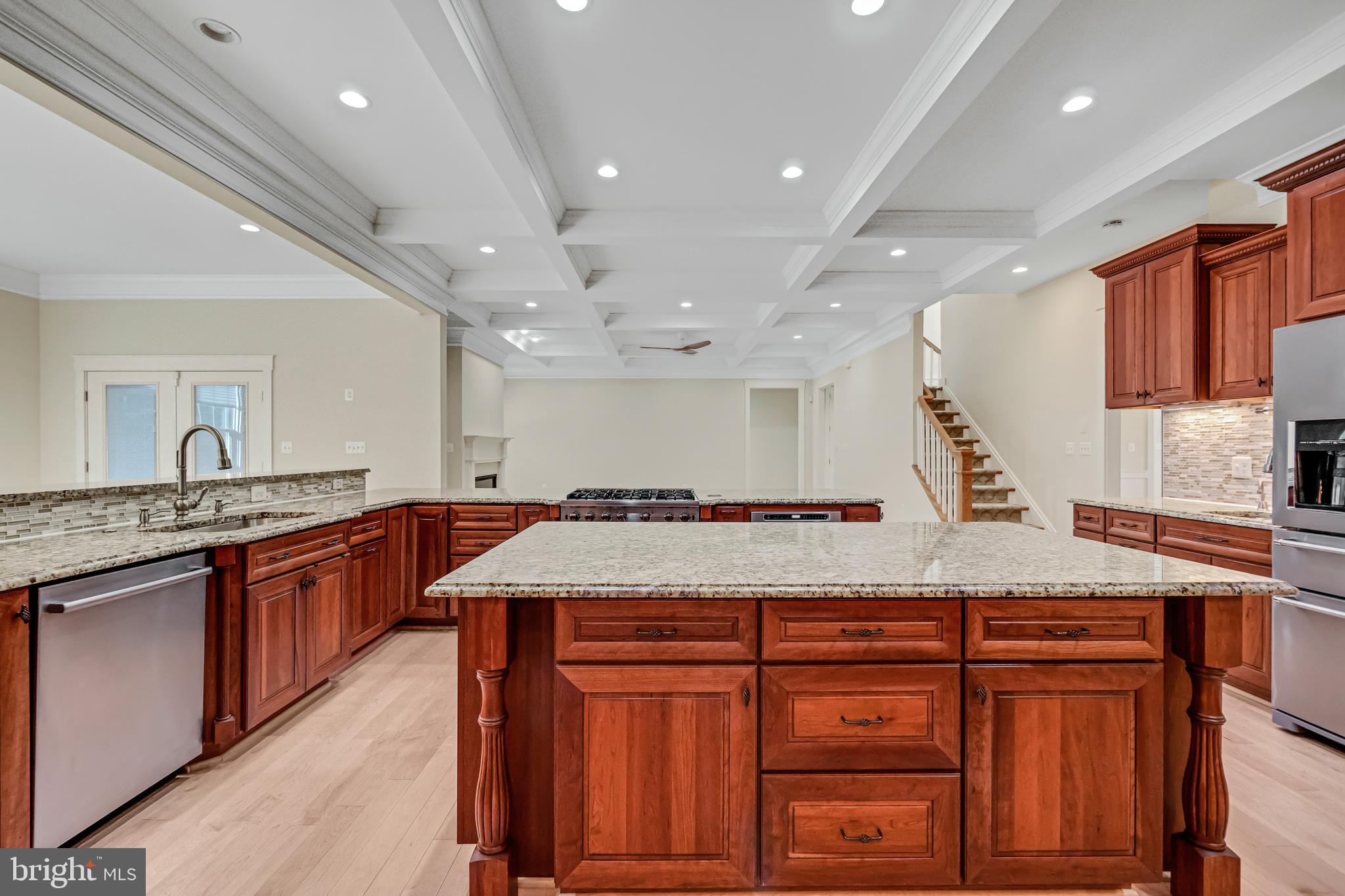 2586 Rambling Road Vienna, VA 22181 - Photo 6 of 51 Gallery Image 6