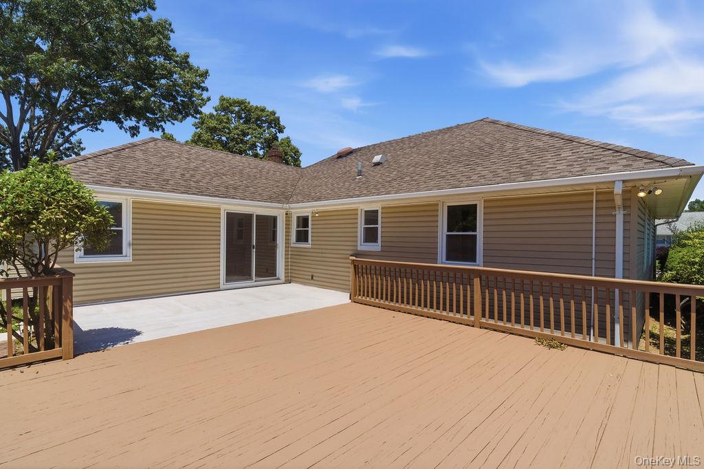 2934 Kinloch Road Wantagh, NY 11793 - Photo 31 of 34