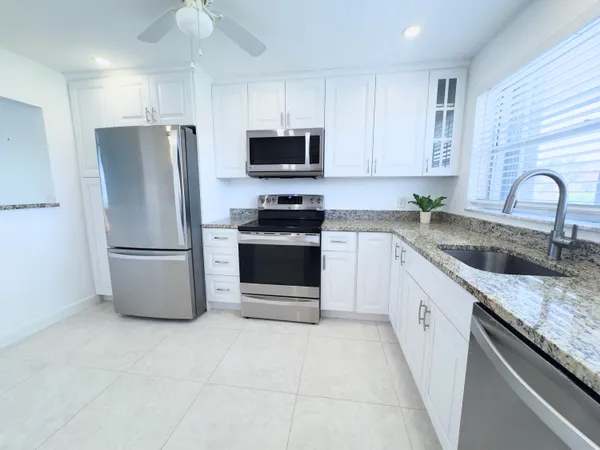 $2,300 | 2016 South Federal Highway, Unit 404, Boynton Beach, FL 33435