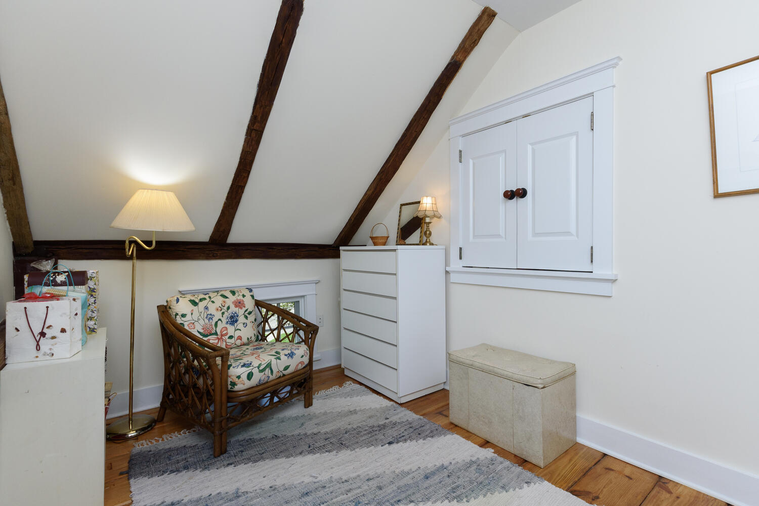 327 Hollow Tree Ridge Road Darien, CT 06820 - Photo 29 of 37 a view of an entryway with workspace