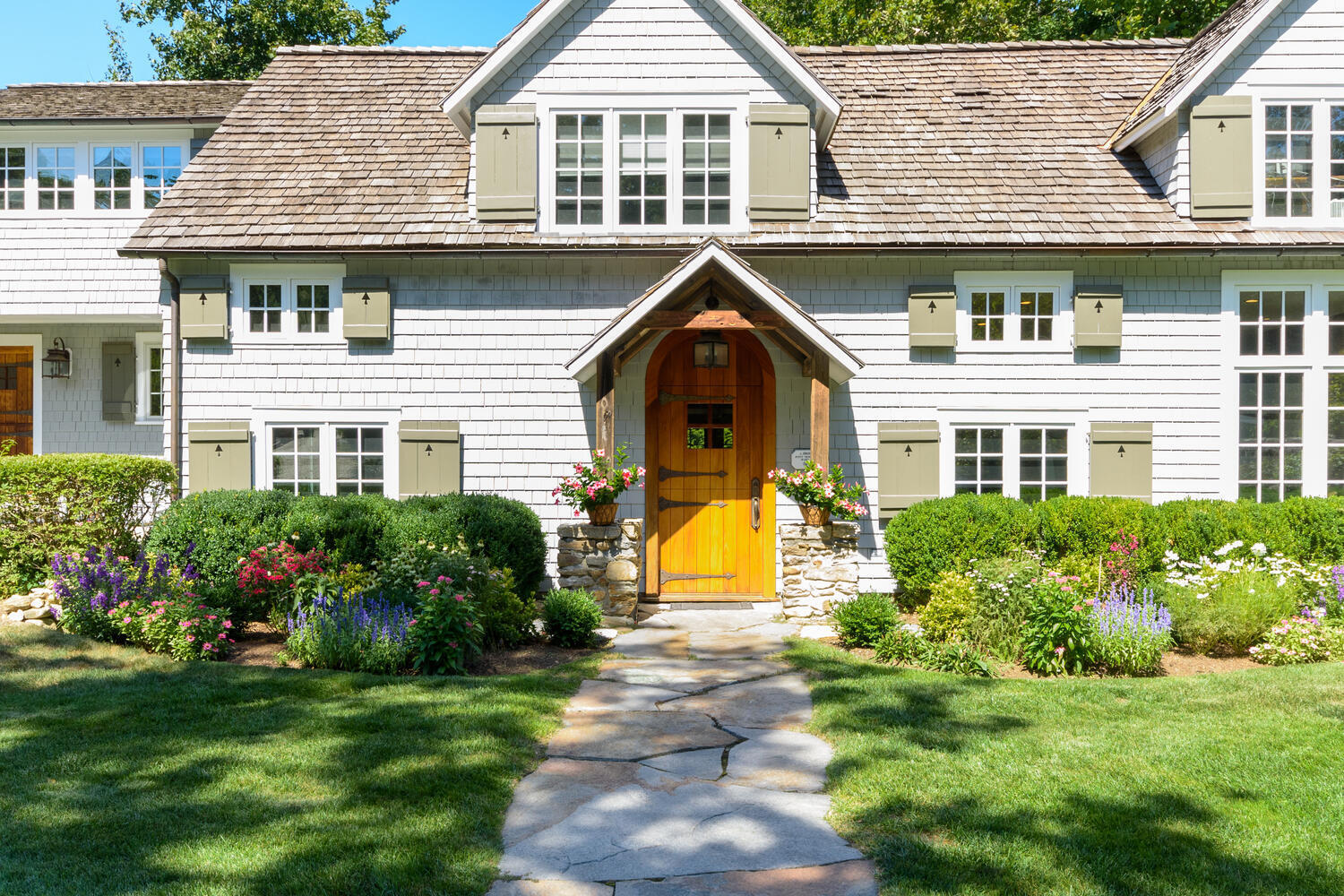 327 Hollow Tree Ridge Road Darien, CT 06820 - Photo 4 of 37 a front view of a residential houses with yard and green space