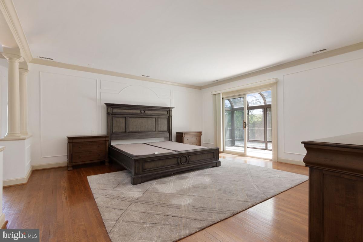 613 Rivercrest Drive McLean, VA 22101 - Photo 20 of 40 a bedroom with a bed and window