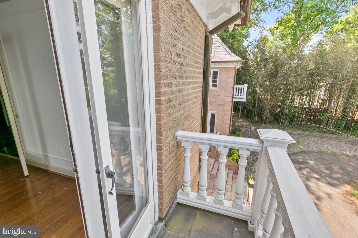 613 Rivercrest Drive McLean, VA 22101 - Photo 28 of 40 a view of entryway with wooden floor