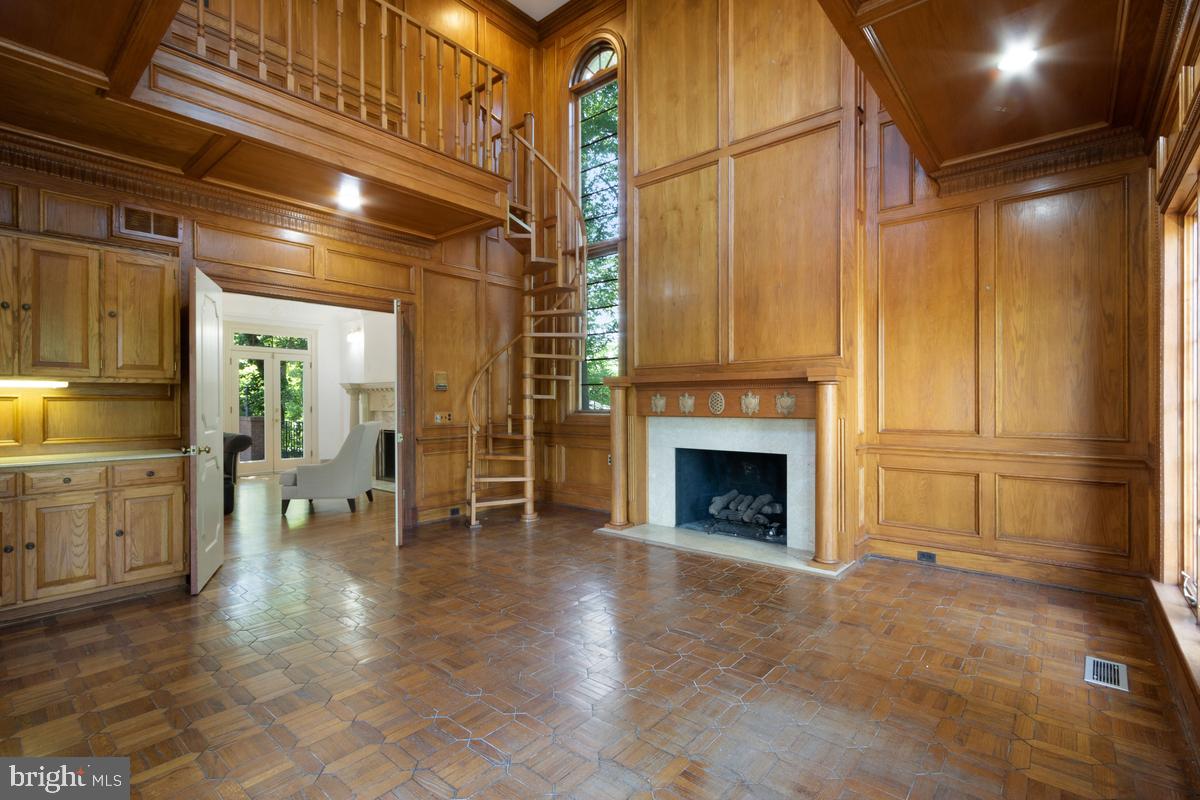 613 Rivercrest Drive McLean, VA 22101 - Photo 10 of 40 a view of a livingroom with wooden floor and a kitchen