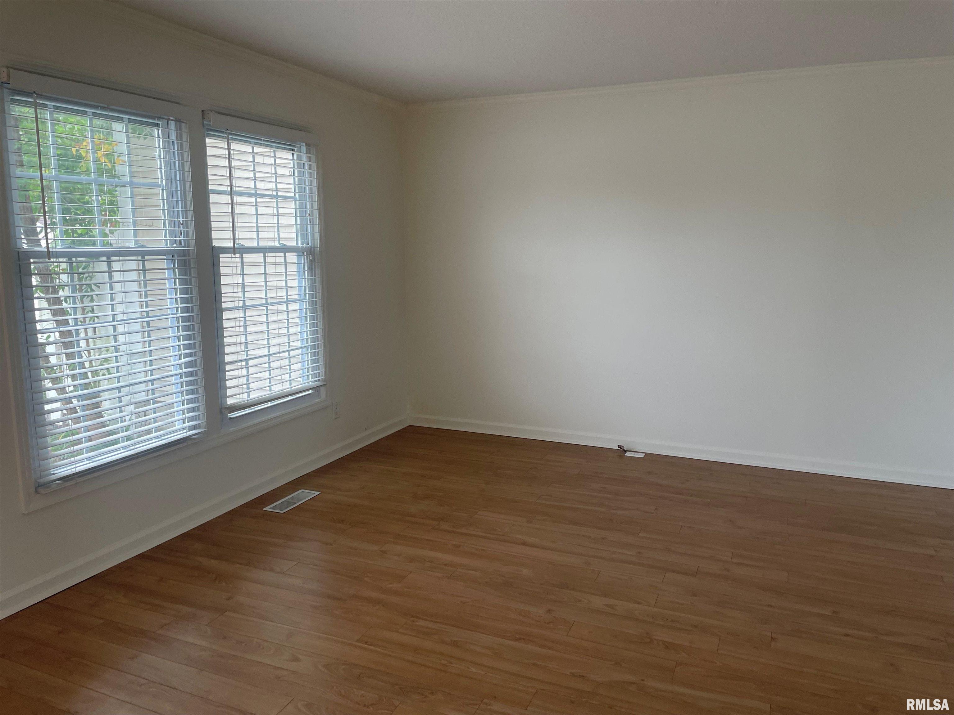 320 Jamestown Road Macomb, IL 61455 - Photo 3 of 13 Gallery Image 3