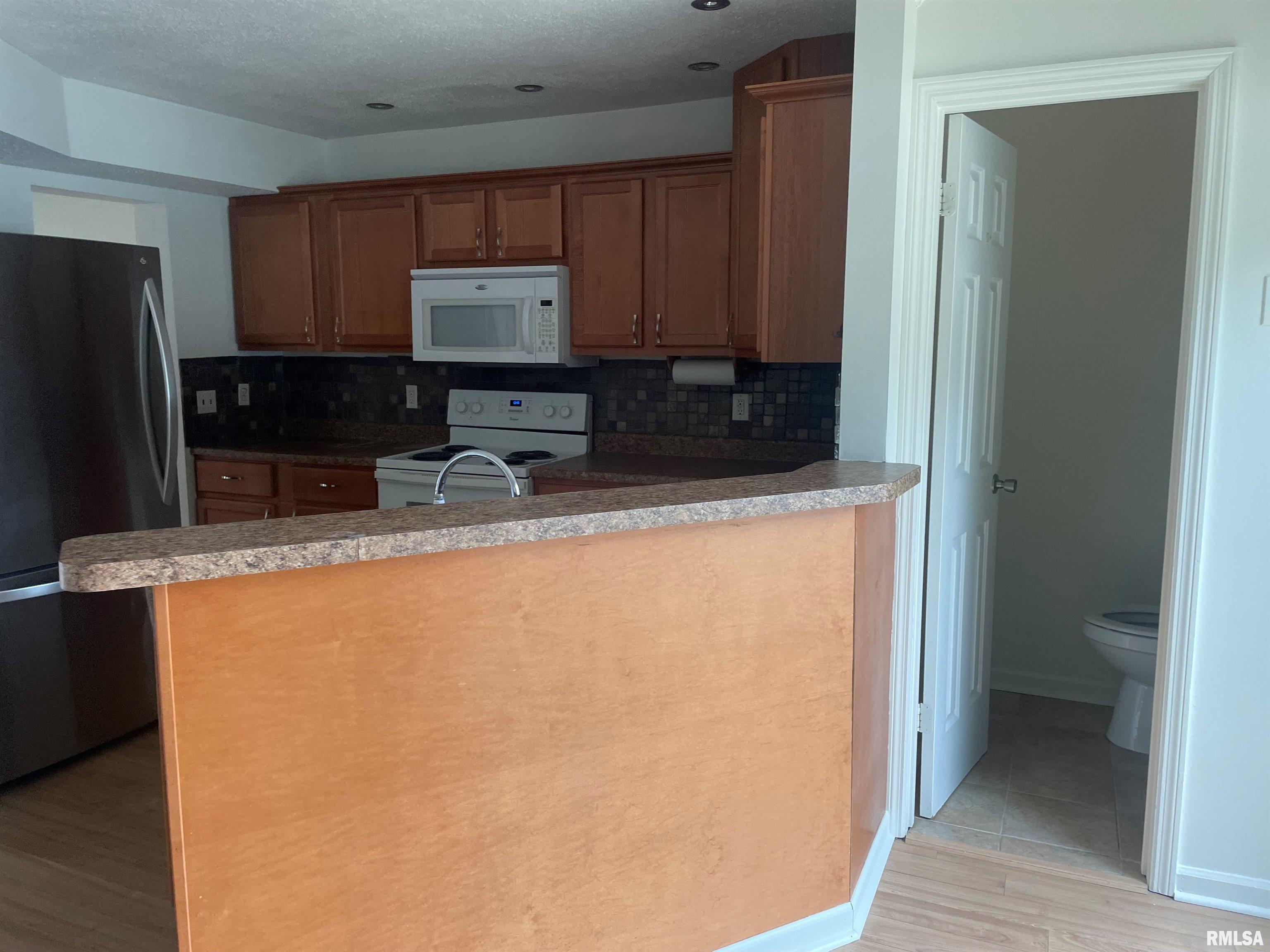 320 Jamestown Road Macomb, IL 61455 - Photo 5 of 13 Gallery Image 5