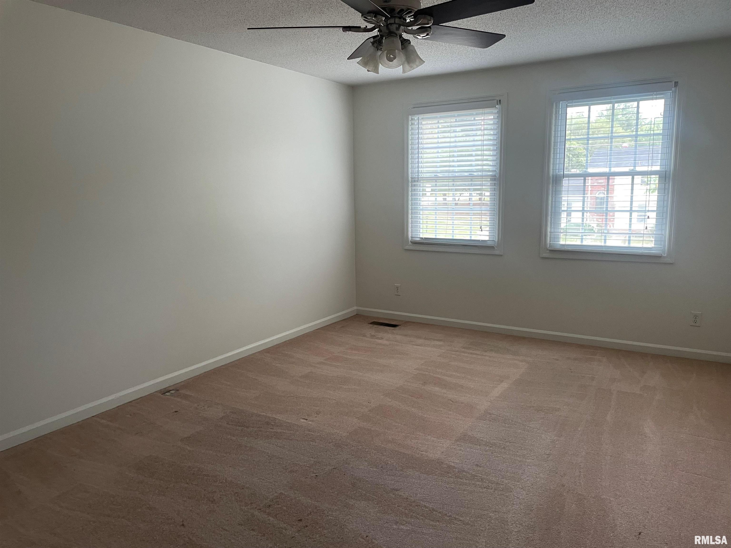 320 Jamestown Road Macomb, IL 61455 - Photo 6 of 13 Gallery Image 6