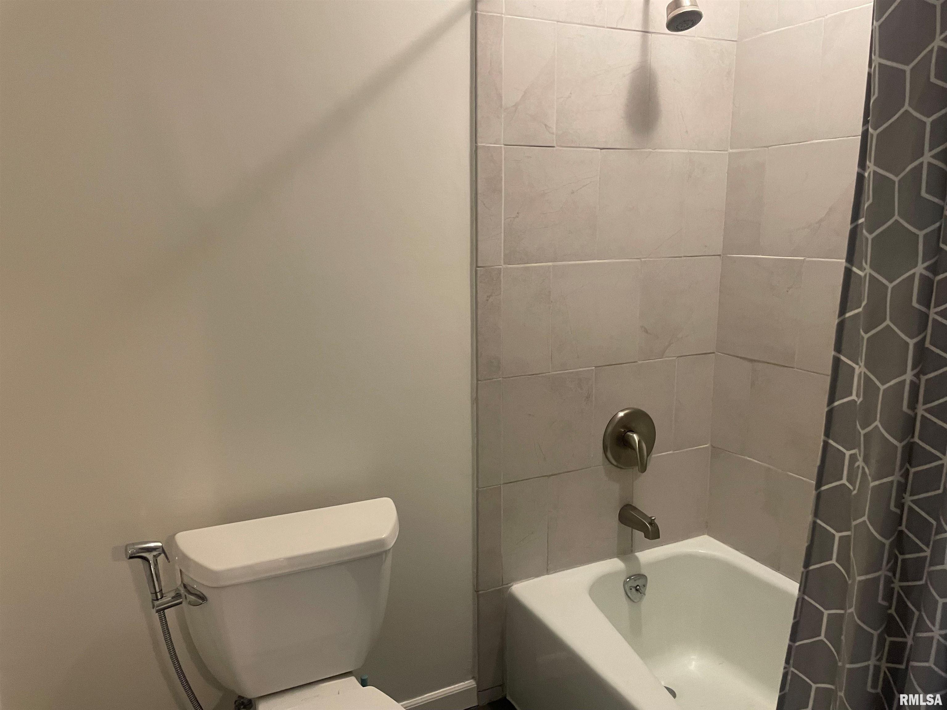 320 Jamestown Road Macomb, IL 61455 - Photo 8 of 13 Gallery Image 8