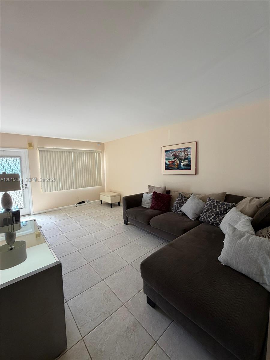 3032 Hythe B, Unit 3032 Boca Raton, FL 33434 - Photo 3 of 27