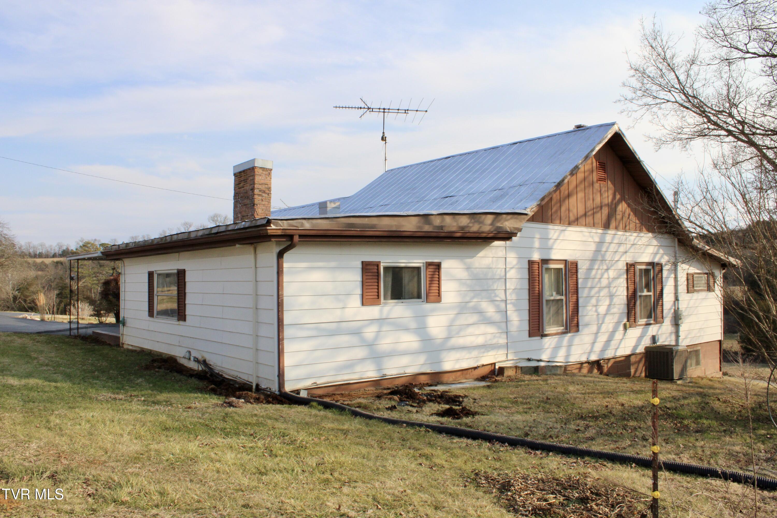 5517 Poplar Springs Road Greeneville, TN 37743 - Photo 4 of 50 IMG_0234