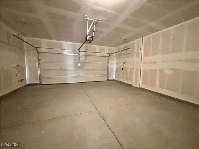 $2,250 | 10024 South Ullom Drive, Las Vegas, NV 89141