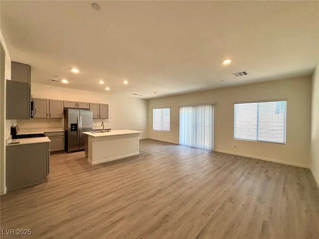 $2,250 | 10024 South Ullom Drive, Las Vegas, NV 89141