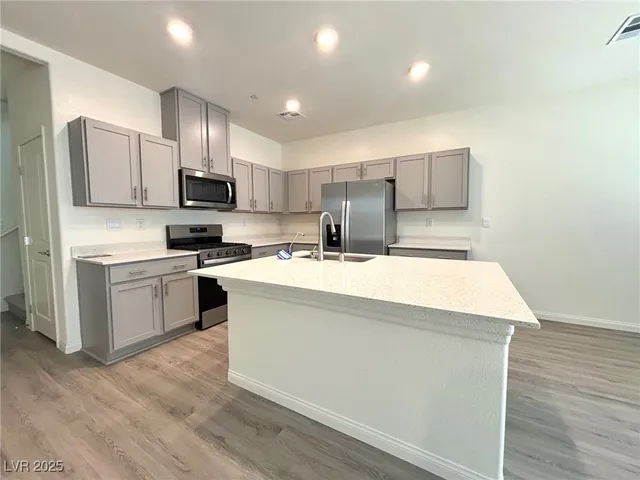 $2,250 | 10024 South Ullom Drive, Las Vegas, NV 89141