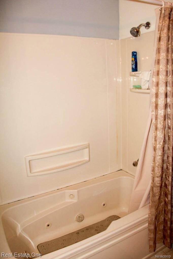 893 Willard Avenue Rochester, MI 48307 - Photo 37 of 44 LizInDetroit_893Willard-37.jpg