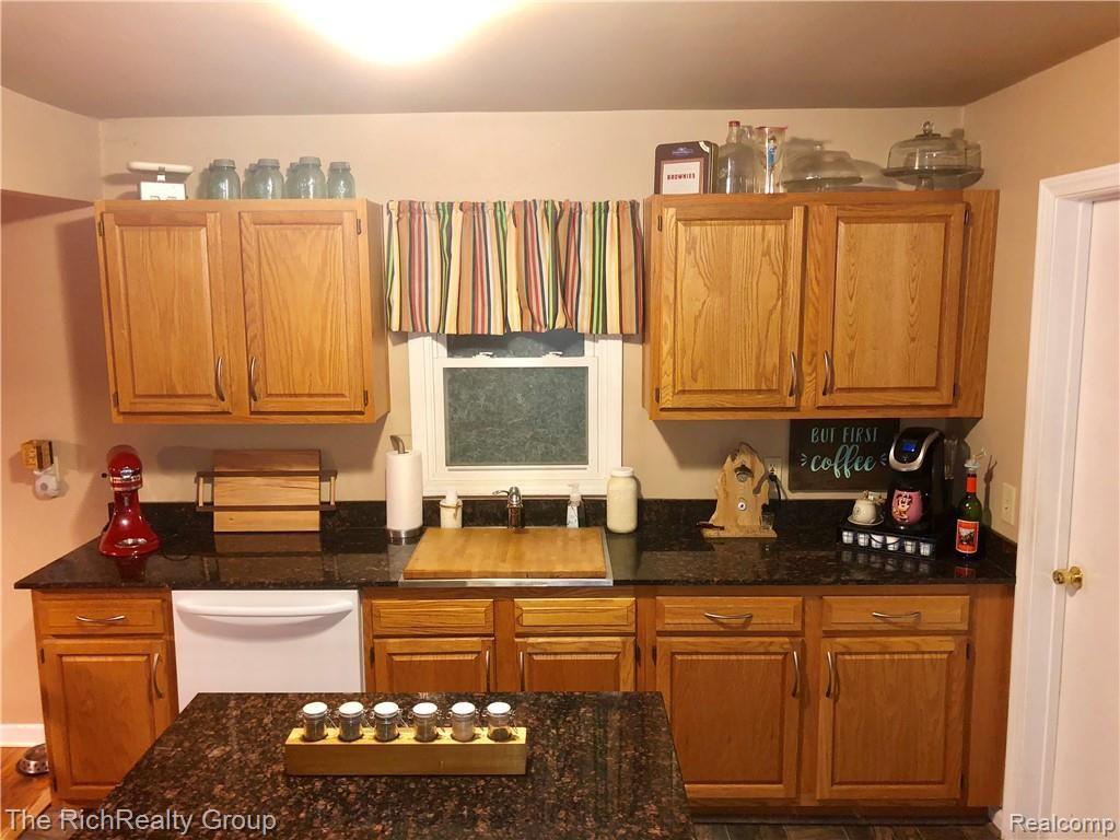 5610 Denton Road Canton, MI 48188 - Photo 13 of 30 06D0A081-AC00-4A8D-9DB4-5FE8AD806307.jpeg
