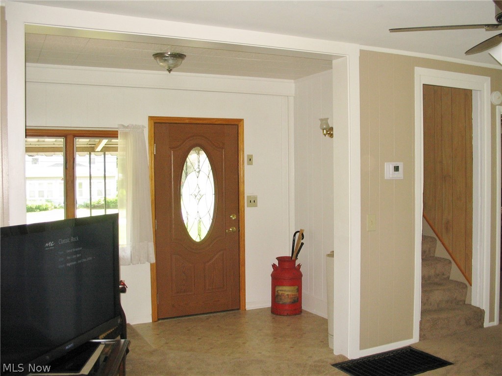 6395 Waterloo Road Atwater, OH 44201 - Photo 4 of 34 Foyer