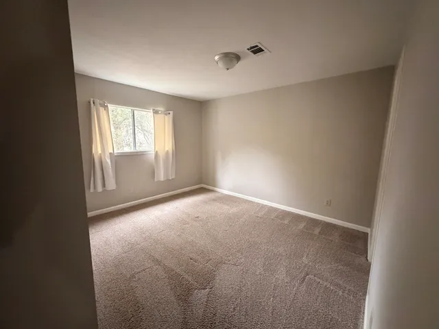 a en suite bathroom with a double vanity sink and mirror