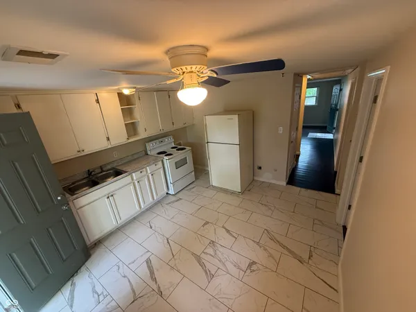 $1,350 | 10633 Central Avenue, Indianapolis, IN 46280