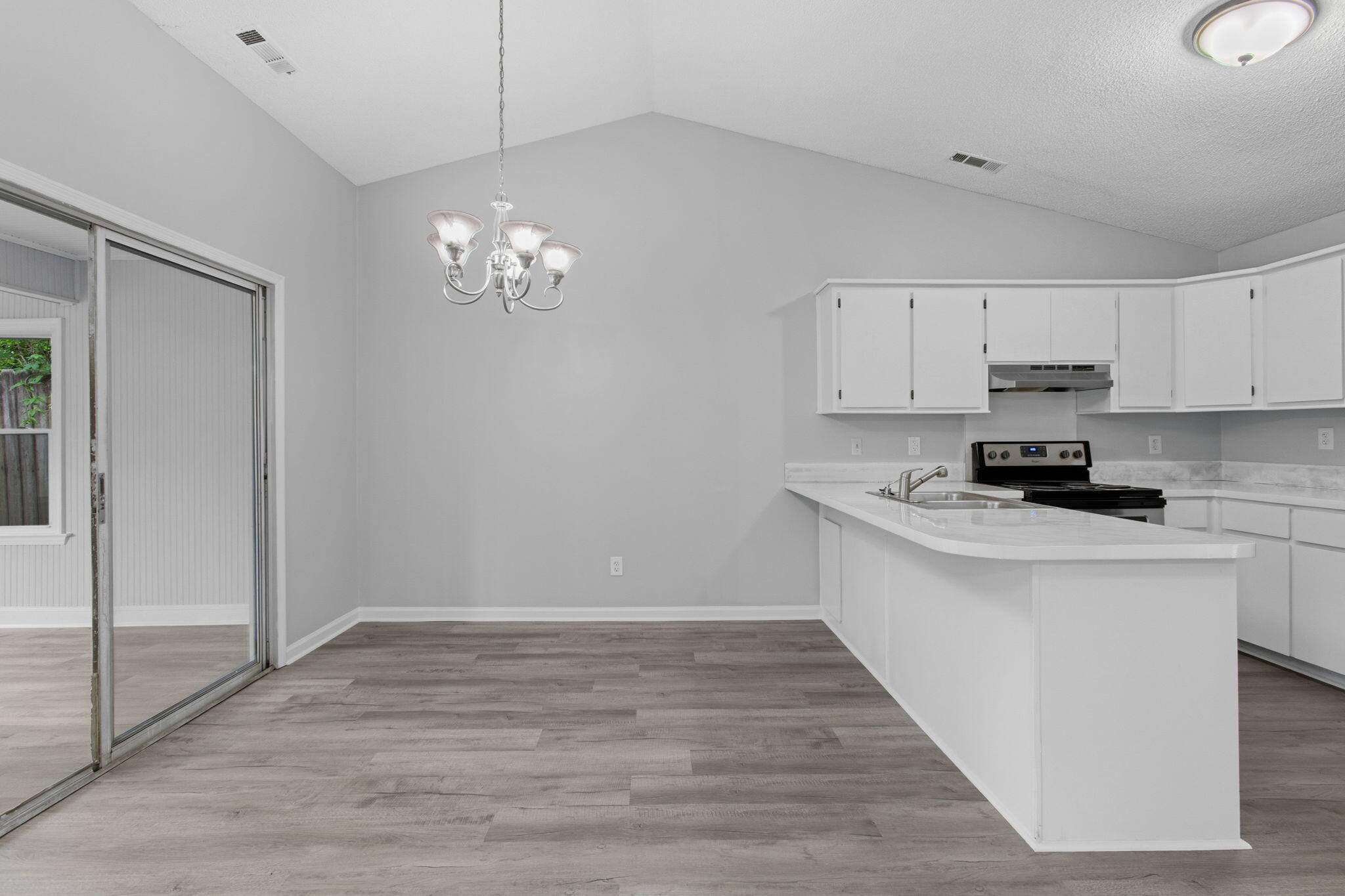 9512 One Notch Road Ladson, SC 29456 - Photo 6 of 20 Dining