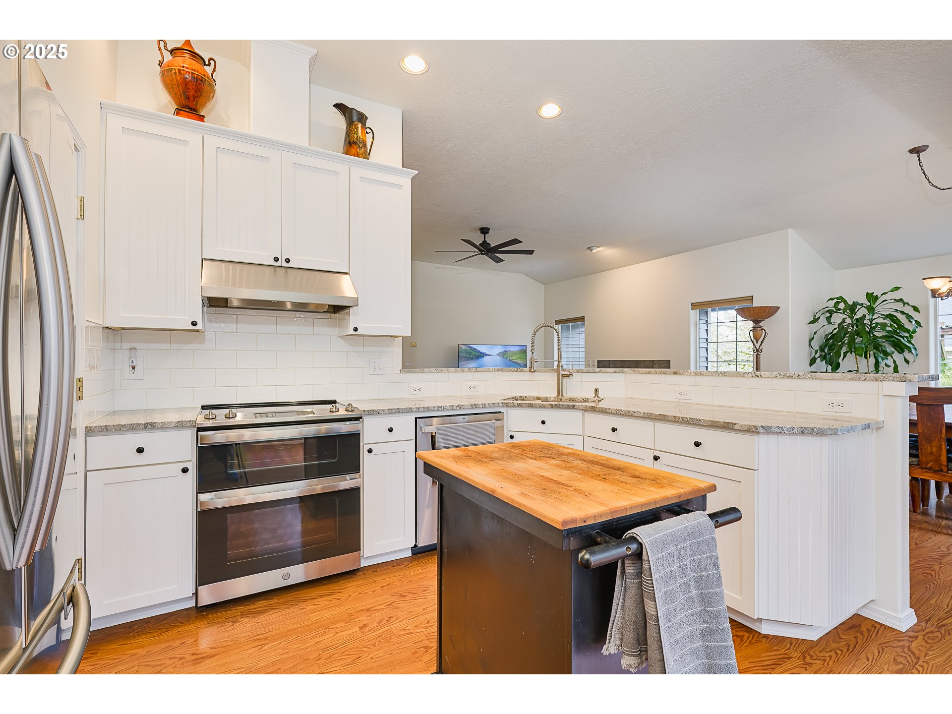 393 Meadow View Road Forest Grove, OR 97116 - Photo 26 of 44 Gallery Image 26