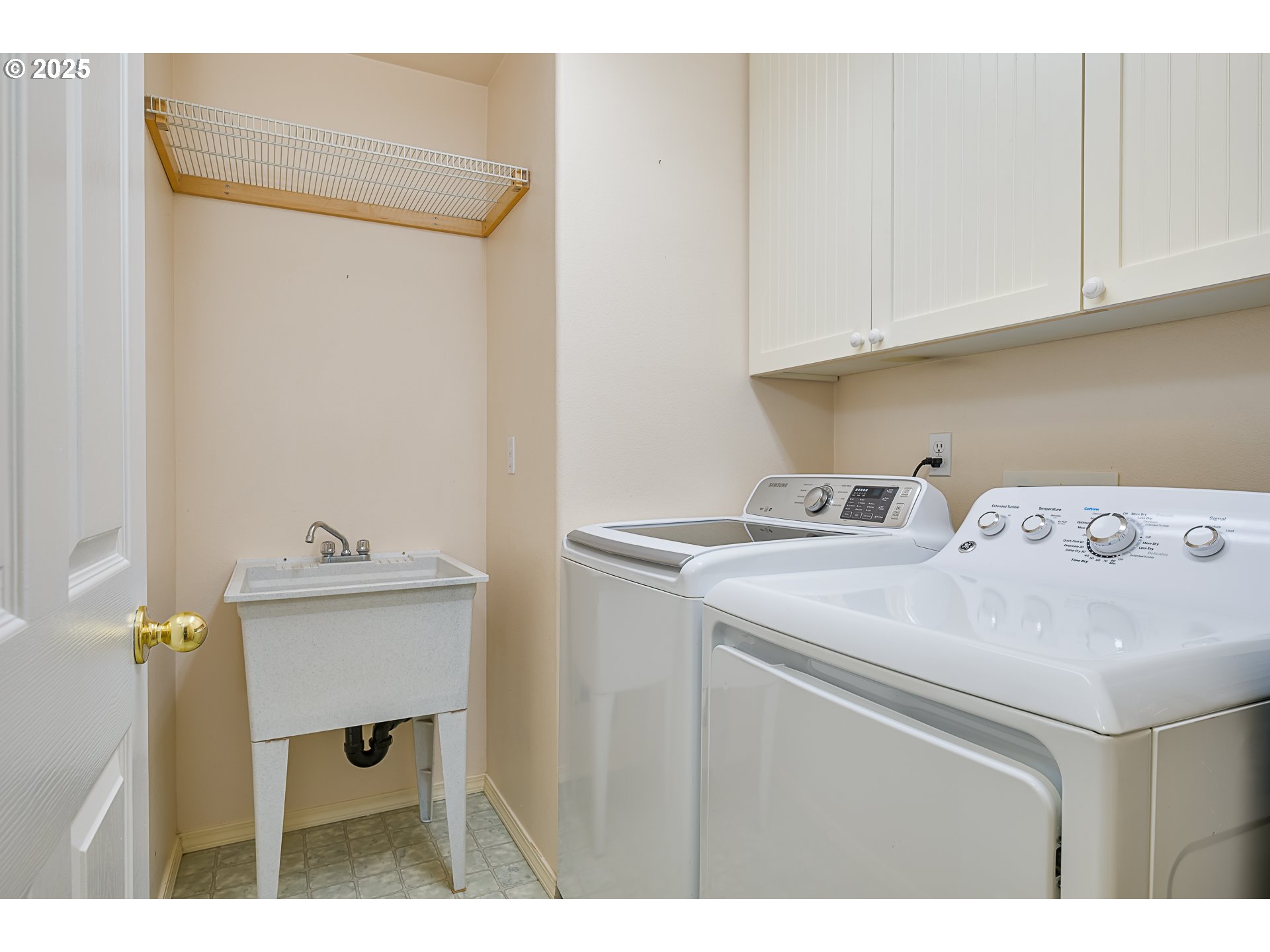 393 Meadow View Road Forest Grove, OR 97116 - Photo 34 of 44 Gallery Image 34