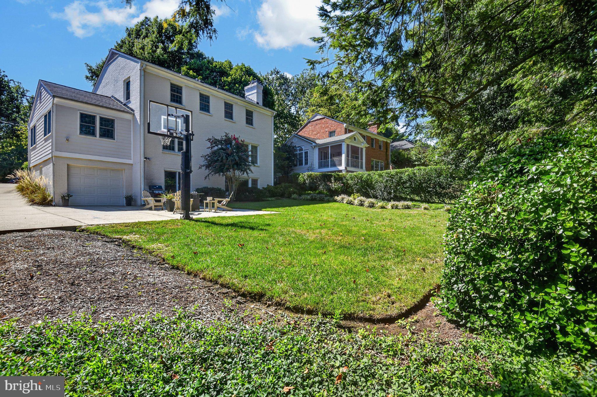 5305 Ridgefield Road Bethesda, MD 20816 - Photo 40 of 43 Pool Size!