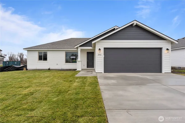 $365,850 | 202 North Sandy Loop, Moses Lake, WA 98837