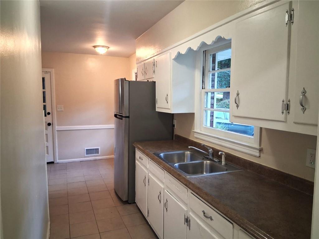 1915 Wee Kirk Road Southeast Atlanta, GA 30316 - Photo 9 of 23
