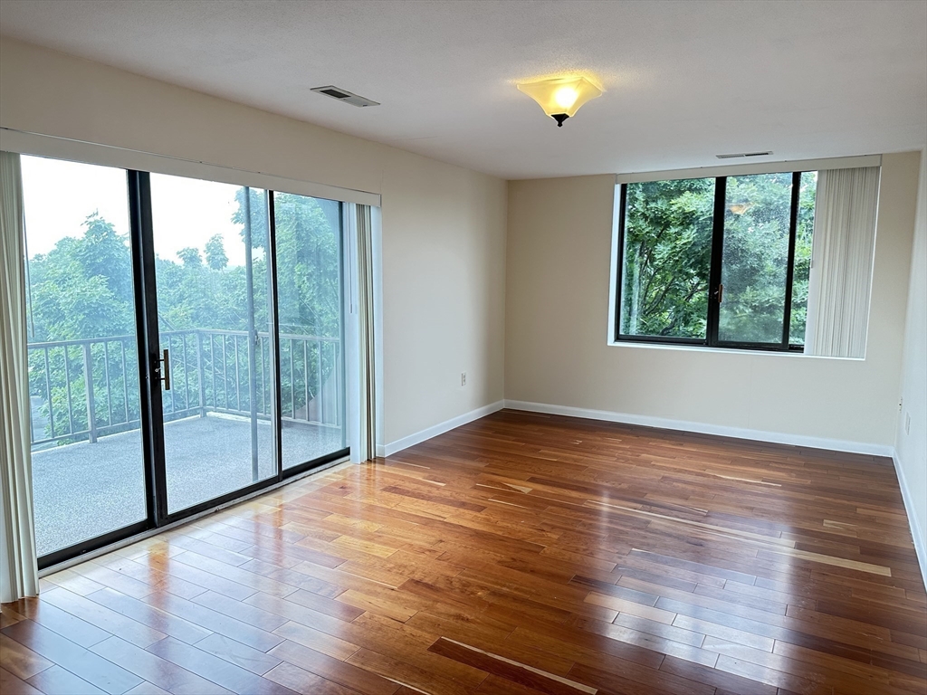 1006 Paradise Road, Unit PHN Swampscott, MA 01907 - Photo 13 of 35