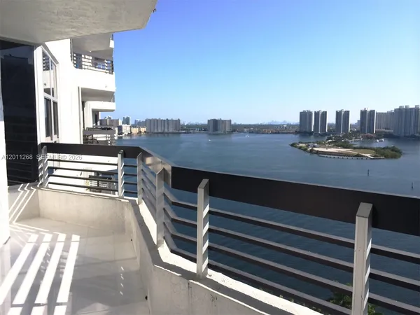 $3,200 | 19101 Northeast 36th Court, Unit 1903, Aventura, FL 33180