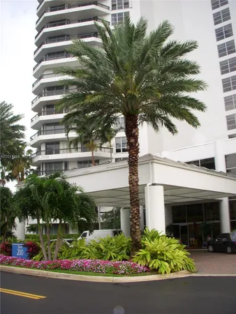 $3,200 | 19101 Northeast 36th Court, Unit 1903, Aventura, FL 33180